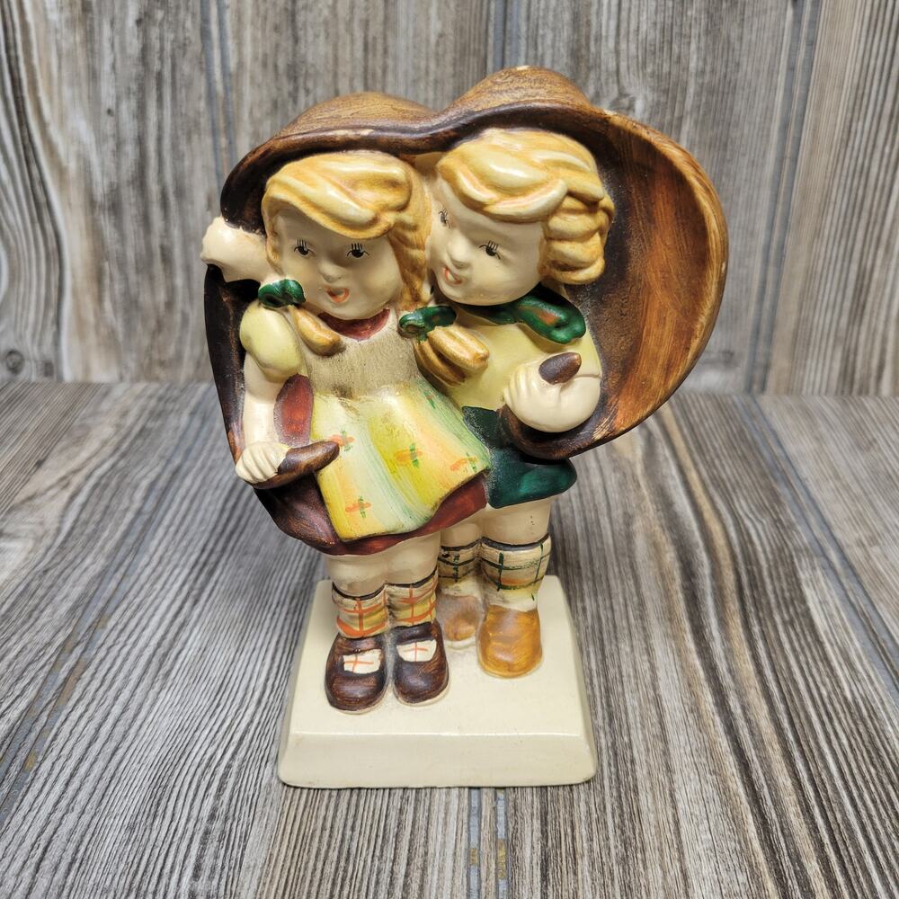 Vintage Chalkware Hummel Style Figurine Stormy Weather Boy Girl Umbrella 5" USA